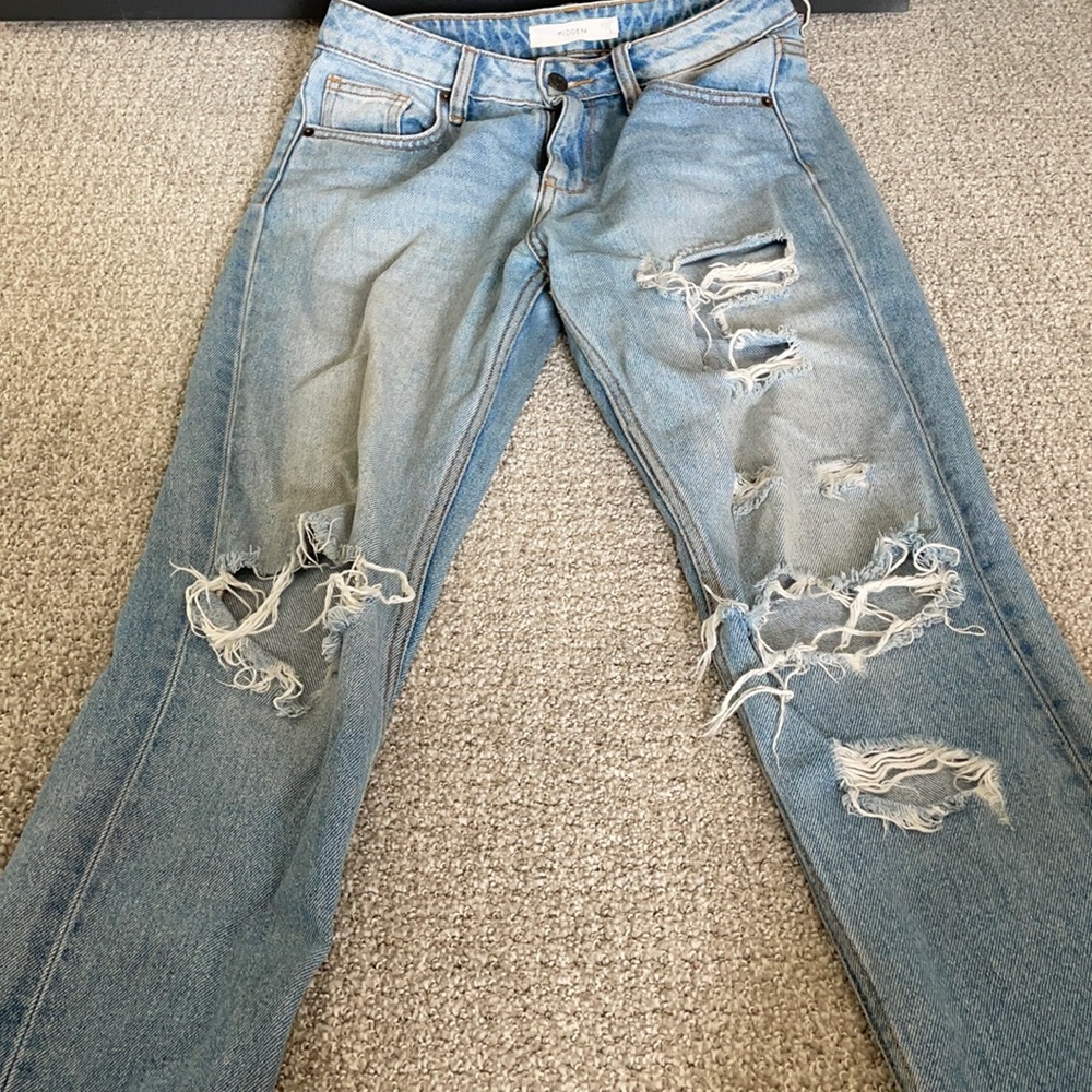 Light wash ankle length jeans with holes